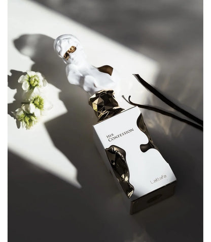 Lattafa Her Confession – Eau de Parfum (100ml) | A Elegância Esculpida em Flor e Madeira