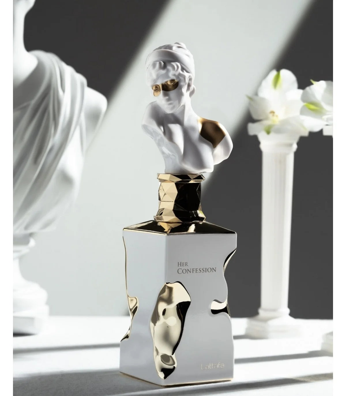 Lattafa Her Confession – Eau de Parfum (100ml) | A Elegância Esculpida em Flor e Madeira