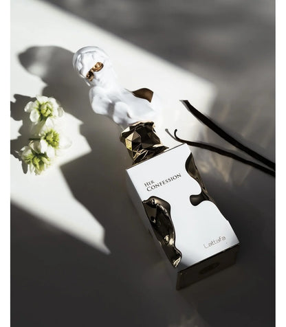 Lattafa Her Confession – Eau de Parfum (100ml) | A Elegância Esculpida em Flor e Madeira